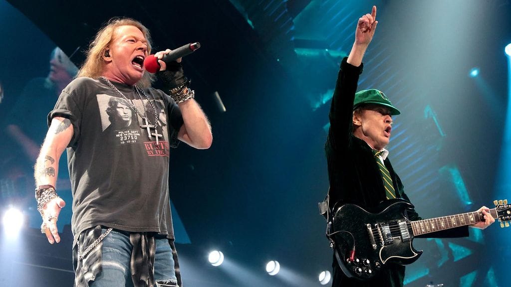 Axl Rose ja Angus Young lavalla Philadelphiassa 20. syyskuuta 2016.