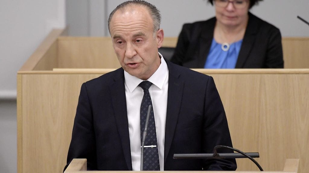 Eestilä sanoi lehdessä, että kortti meni "oikealta mieheltä".