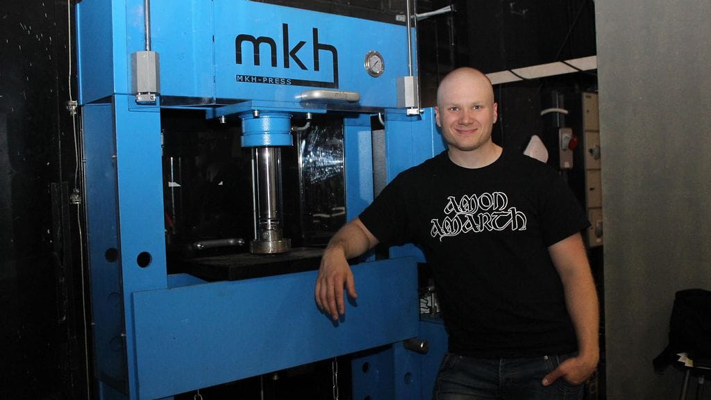 Lauri Vuohensilta oli Possessa "matkakokoisen" puristimensa kanssa.