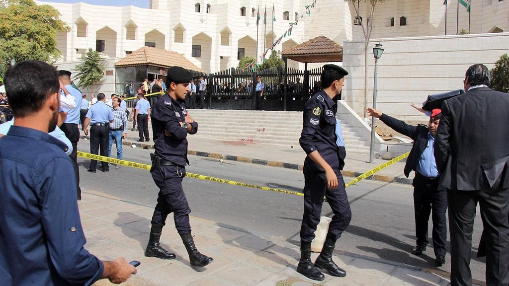Nahed Hattar, 56, ammuttiin oikeustalon portaille pääkaupungissa Ammanissa.