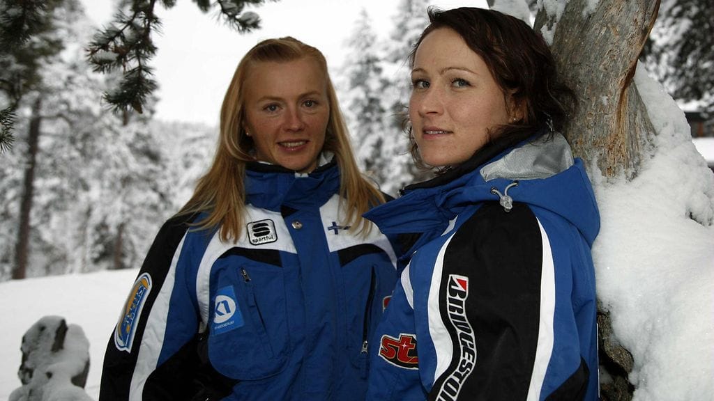 Jarmo Riskin valmennettavat Virpi Kuitunen ja Aino-Kaisa Saarinen vuonna 2006.
