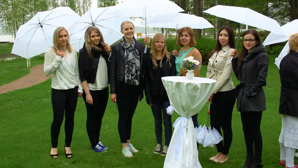 Paavon ehdokkaat Elina, Iida, Katriina, Minttu, Pipsa, Julia ja Elli.