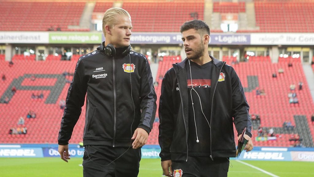 Leverkusenin Joel Pohjanpalo ja Kevin Volland.