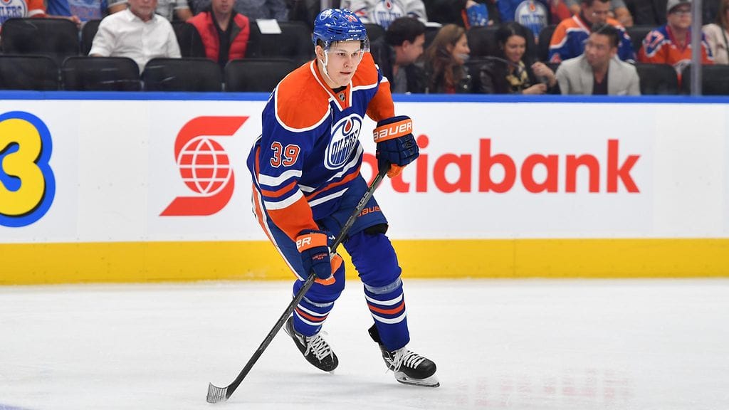 Jesse Puljujärvi debytoi Oilersin NHL-väreissä.