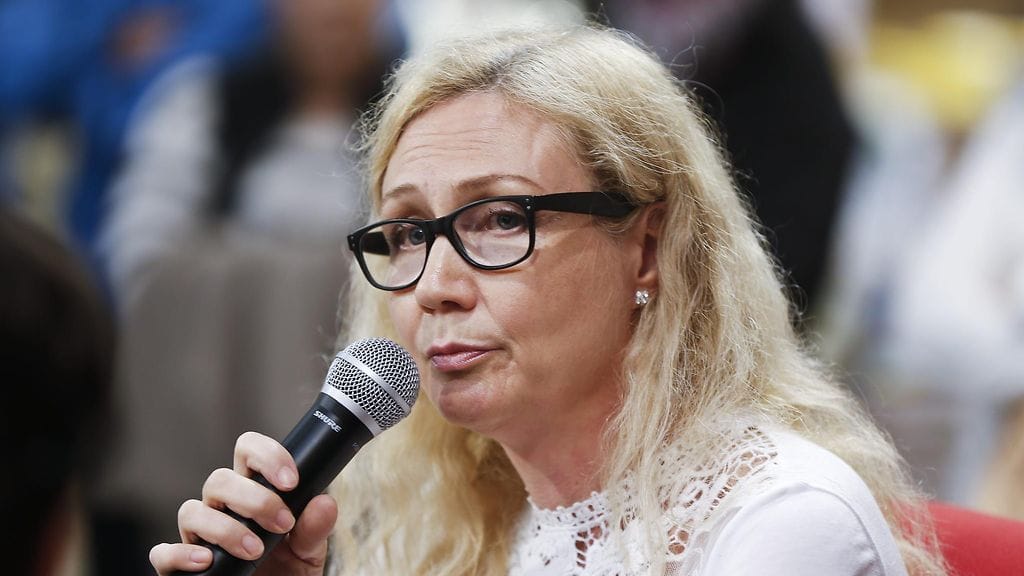 Anneli Auer esiintyi omaelämäkerrallisen Murhalesken muistelmat -kirjansa julkaisutilaisuudessa Suomalaisessa kirjakaupassa Tampereella 17. syyskuuta 2016.