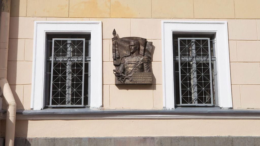 Marsalkka Mannerheimin muistolaatta rakennuksen seinässä Pietarissa Venäjällä 2. syyskuuta 2016.