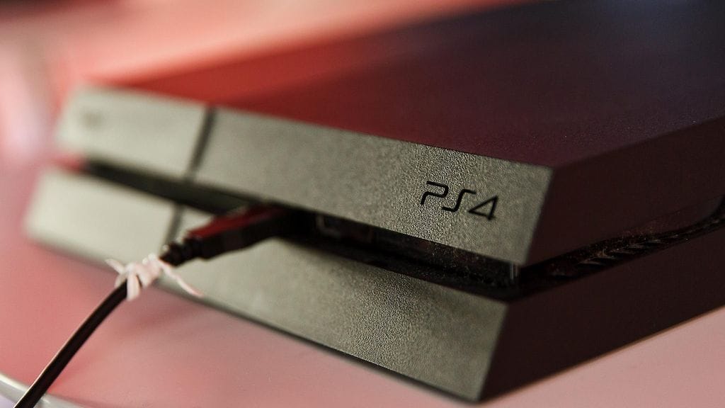 Kahdeksanvuotias espoolaispoika teki ostoksia PlayStation 4 -pelikonsoliinsa.