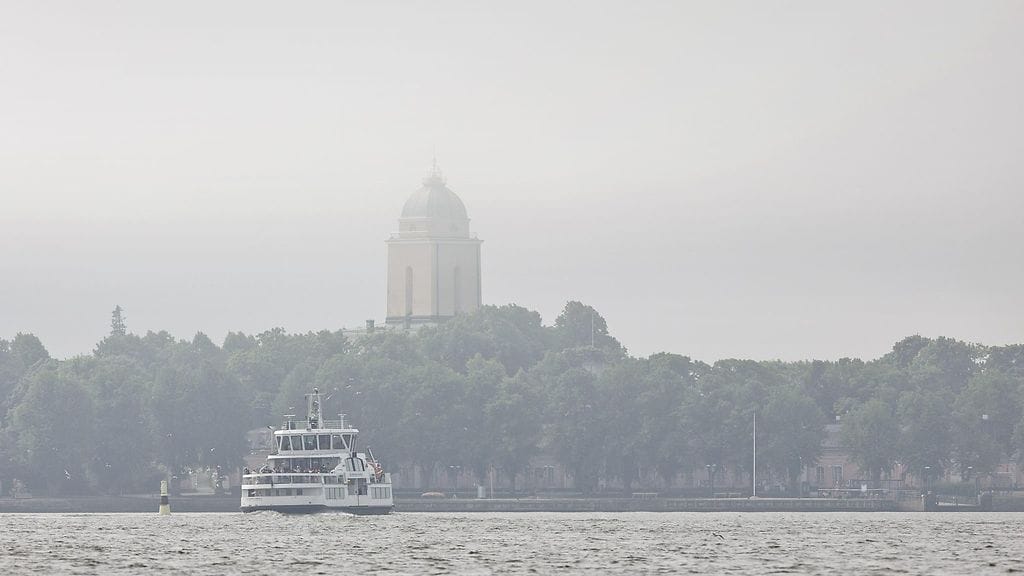 Lautta Suomenlinnan edustalla kesäkuussa 2016.