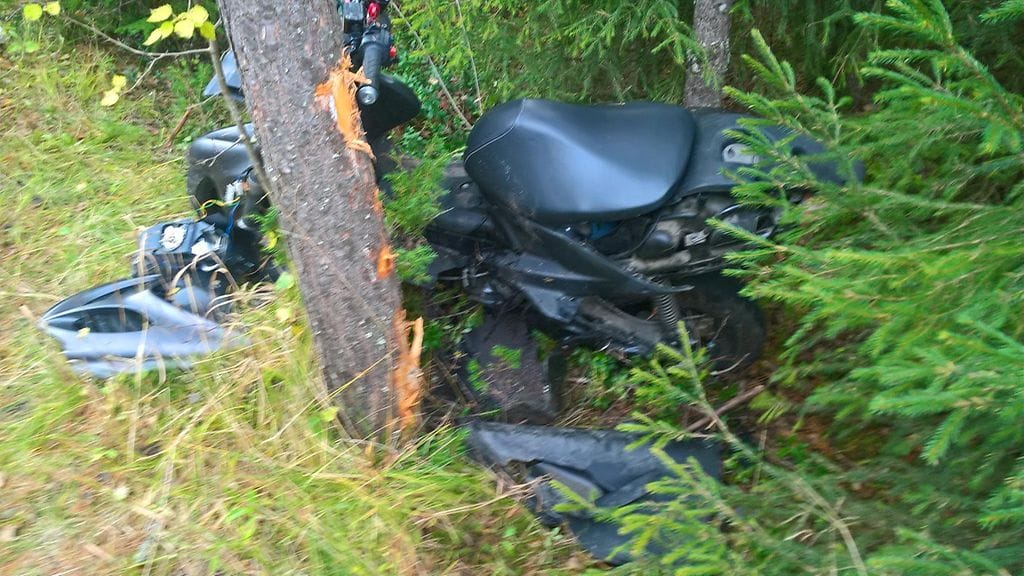 Tyttö törmäsi skootterilla mäntyyn ja sai isän mukaan pahoja alaraajavammoja.