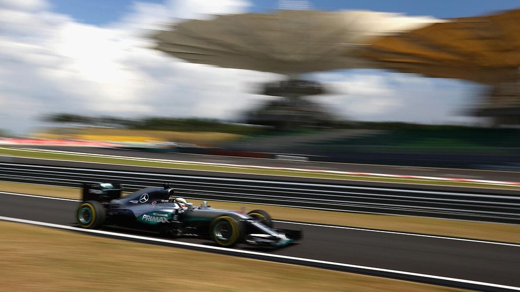 Lewis Hamilton varikkosuoralla