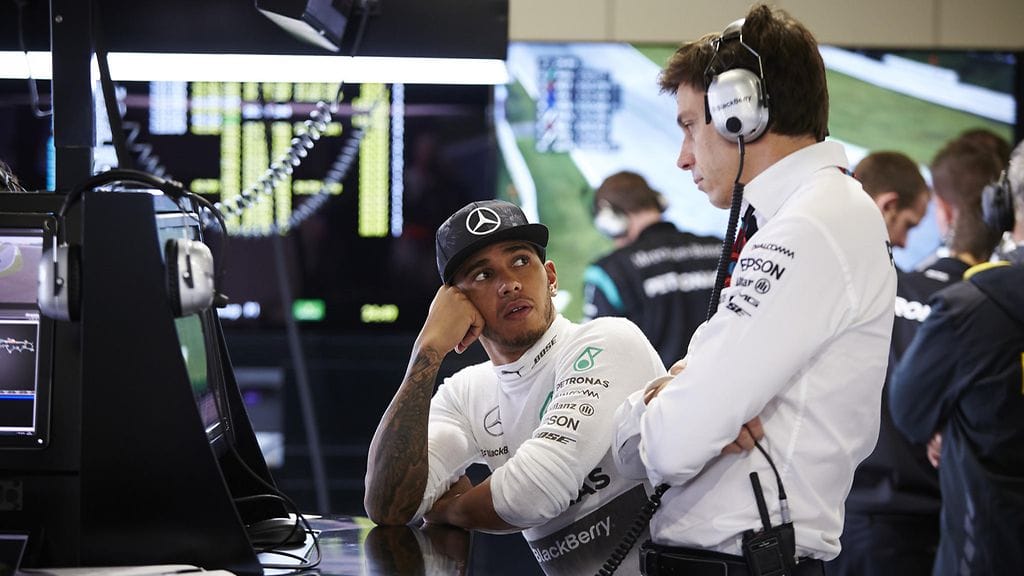 Lewis Hamilton ja Toto Wolff.