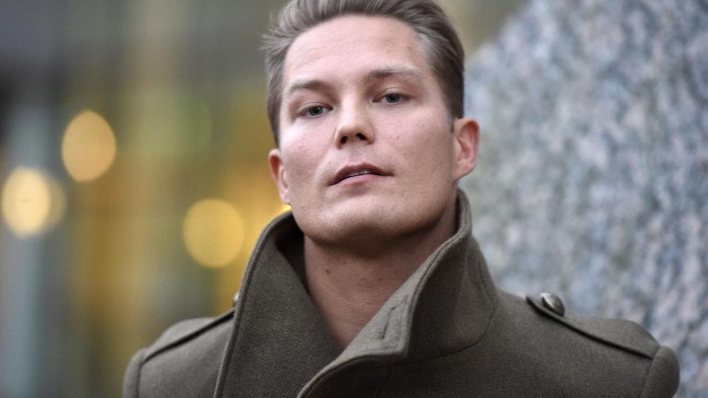 Cheek kertoo elämästään ja urastaan tänään ilmestyvässä JHT Musta Lammas -kirjassa.