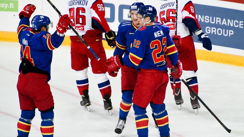 Mika Niemi ja Tomi Mäki tehtailivat Jokerien 2-2-tasoituksen.