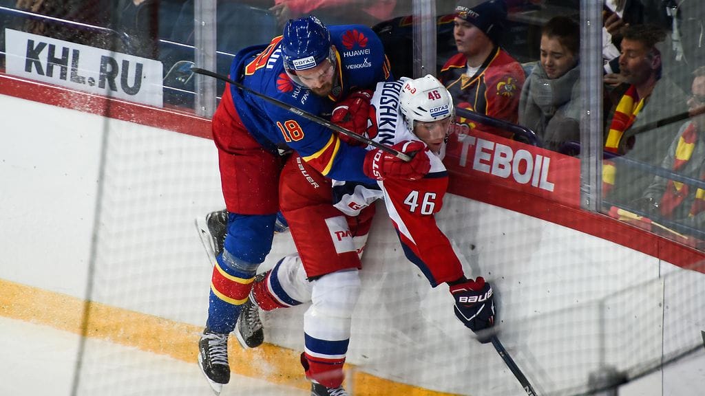 Jesse Joensuu tarjosi kovuutta kaukalossa.