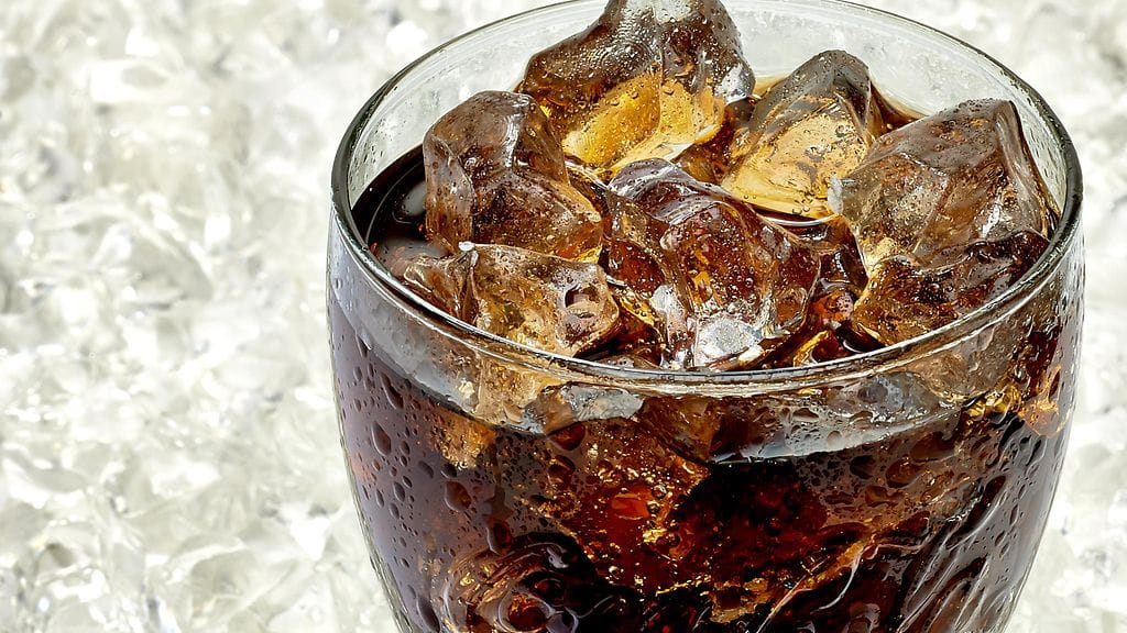 Miehen kanssa saman ikäinen nainen kertoi poliisille poikaystävänsä tulistuneen, koska coca-cola oli loppunut.