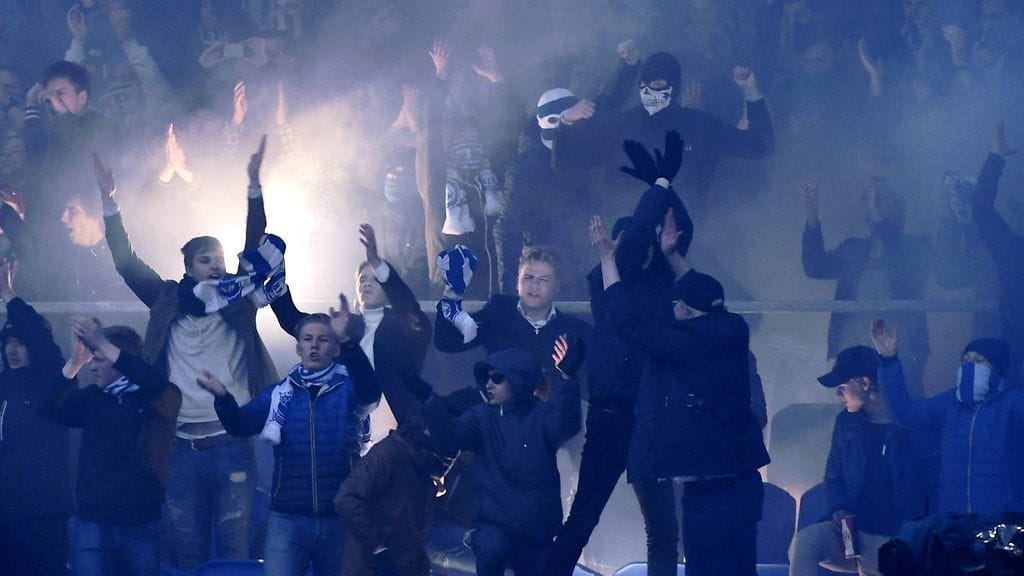 HJK:n faneja perjantaisessa derbyottelussa. Kuvan fanit eivät liity uutiseen.