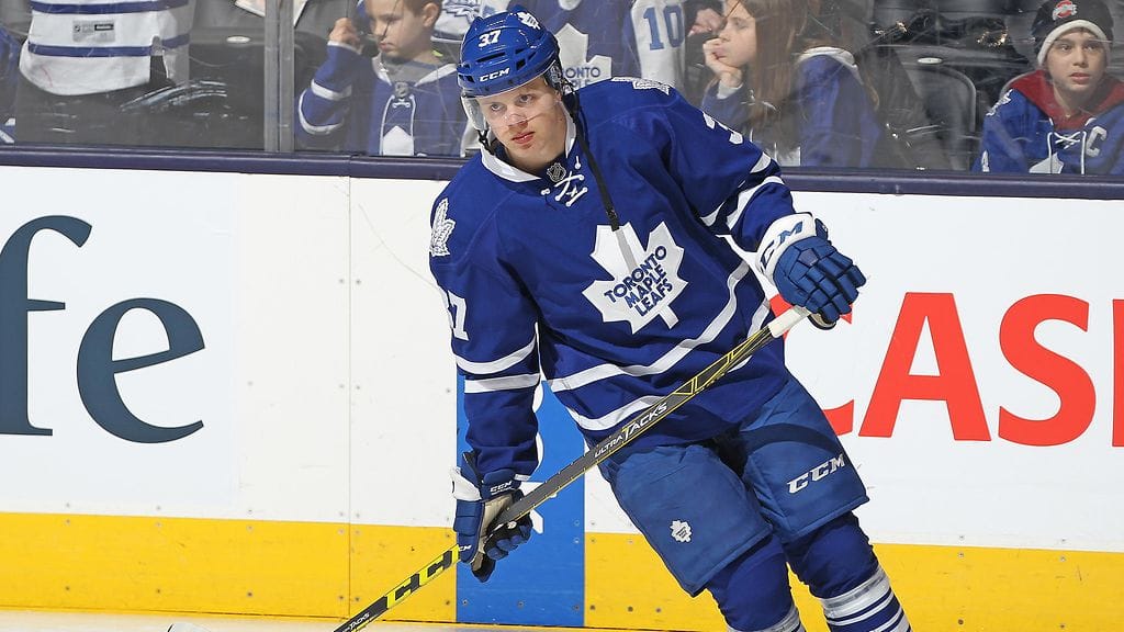 Kasperi Kapanen pelasi viime kaudella yhdeksän NHL-ottelun. Tällä sesongilla hän ei ole vielä pelannut NHL:ssä.