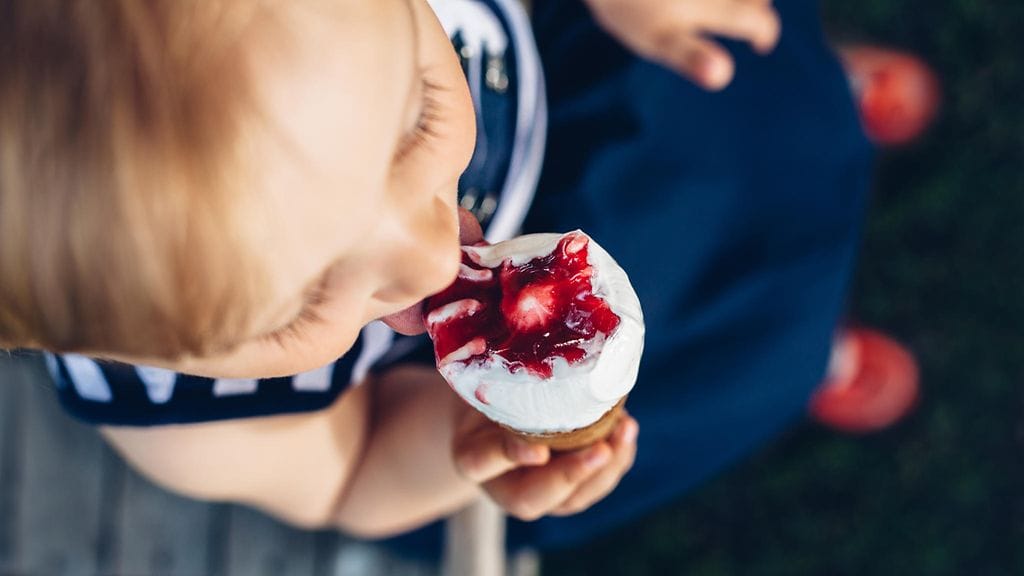 Luokkatoverin syntymäpäiväjuhlilla sattunut välikohtaus jäi kummittelemaan nuoren naisen mieleen vuosikymmenen ajaksi.