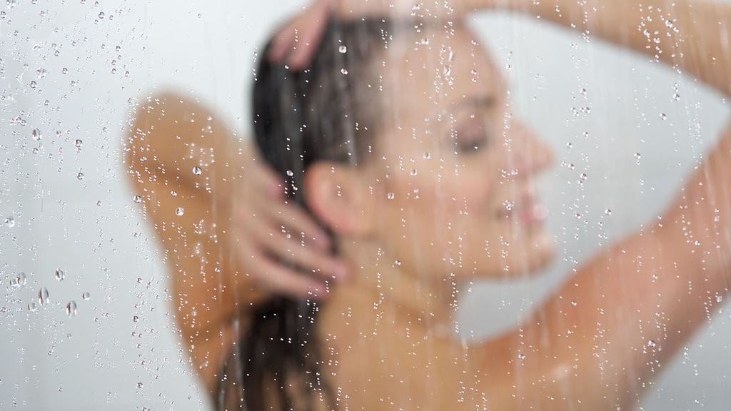 Kuuma suihku käynnistää elimistössä uneliaisuutta aiheuttavan jäähdytysprosessin.