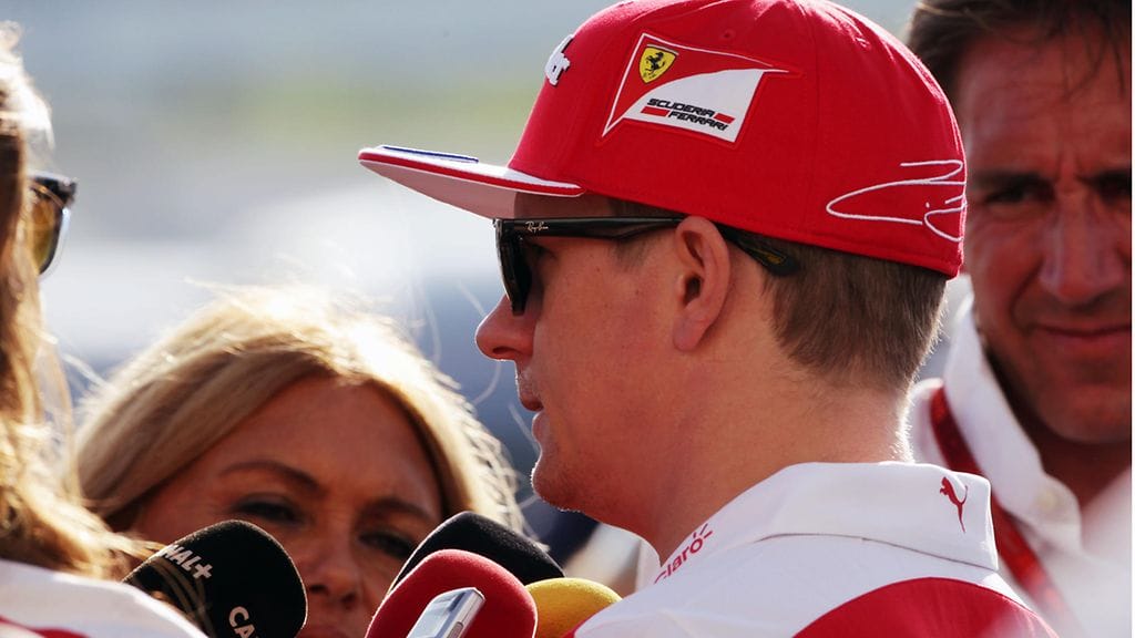 Kimi Räikkönen median edessä Japanissa.