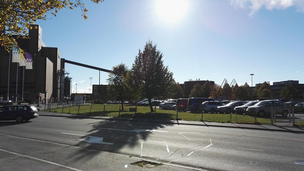 Uusi moskeija tulisi nykyisen Hanasaaren voimalan ja Sörnäisten rantatien välissä olevalle parkkipaikalle.