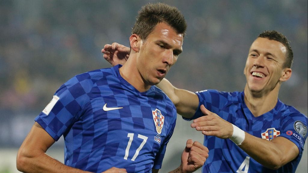 Mario Mandzukic (vas.) iski kolme osumaa Kosovon verkkoon.
