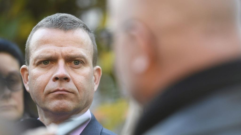 Valtiovarainministeri Petteri Orpo ja oikeus- ja työministeri Jari Lindström tapasivat mediaa Kesärannassa 5. lokakuuta 2016.