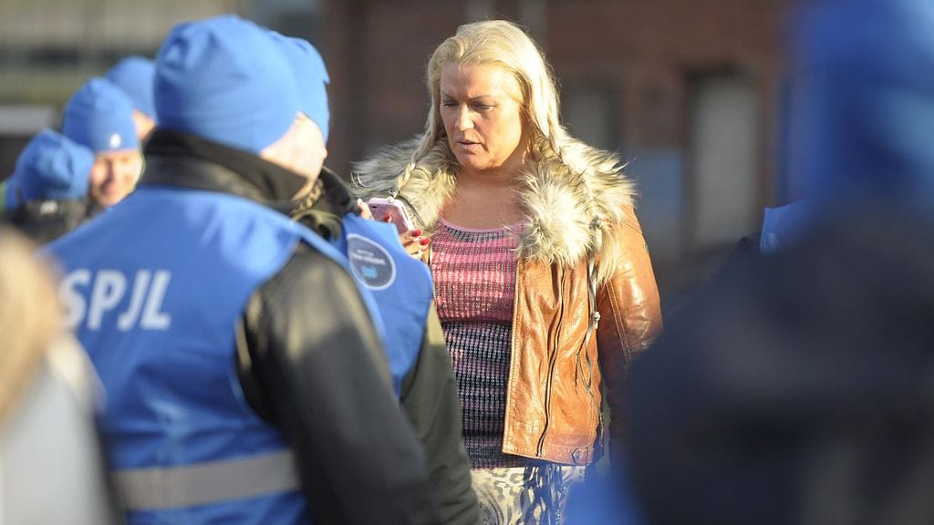 Poliisit-sarjassakin esiintynyt Helsingin poliisilaitoksen vanhempi konstaapeli Marianne Kiukkonen Suomen Poliisijärjestöjen Liiton mielenosoitusmarssilla Helsingissä keskiviikkona 19. marraskuuta 2014.