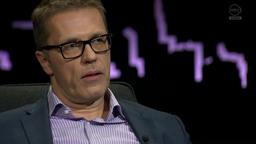 Jari Sarasvuon edessä on vaikeita suuleikkauksia.