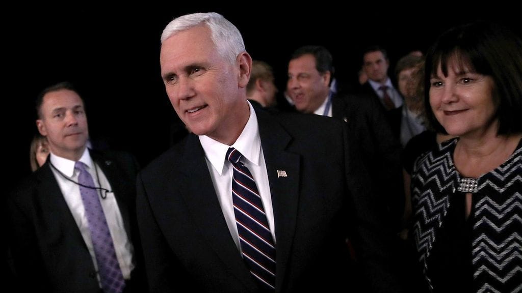 Mike Pence sanoo lausunnossaan, että Trumpin puheet loukkaavat häntä "aviomiehenä ja isänä".