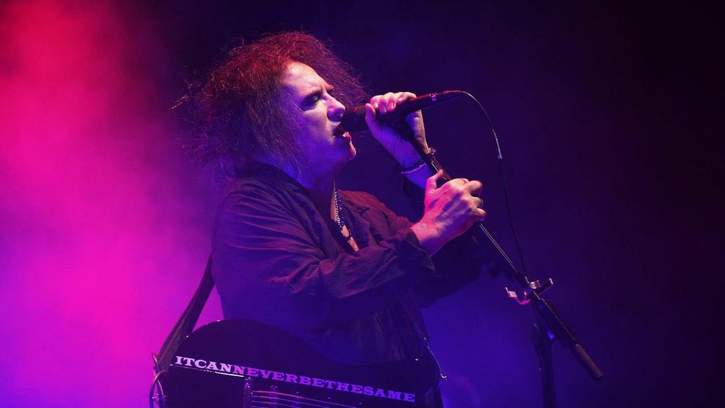 The Curen laulaja Robert Smith kuvattuna Helsingin Hartwall Arenalla 7. lokakuuta 2016.