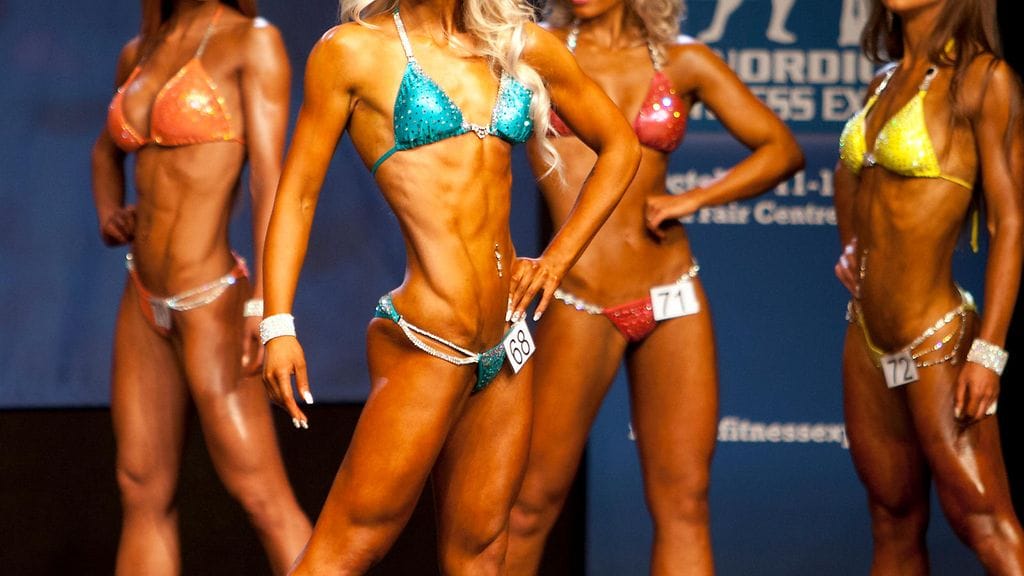 Kilpafitnessiin kuuluva kisadieetti on urheilulääkärin mukaan elimistölle erittäin haitallinen suoritus.