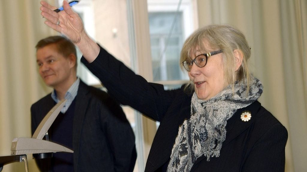 Professori Pirkko Nuolijärvi Tieteen päivillä Helsingissä 9. tammikuuta 2013. Taustalla professori Harri Mantila.