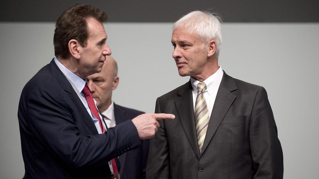 Volkswagenin henkilöstöjohtaja Karlheinz Blessing ja toimitusjohtaja Matthias Müller.