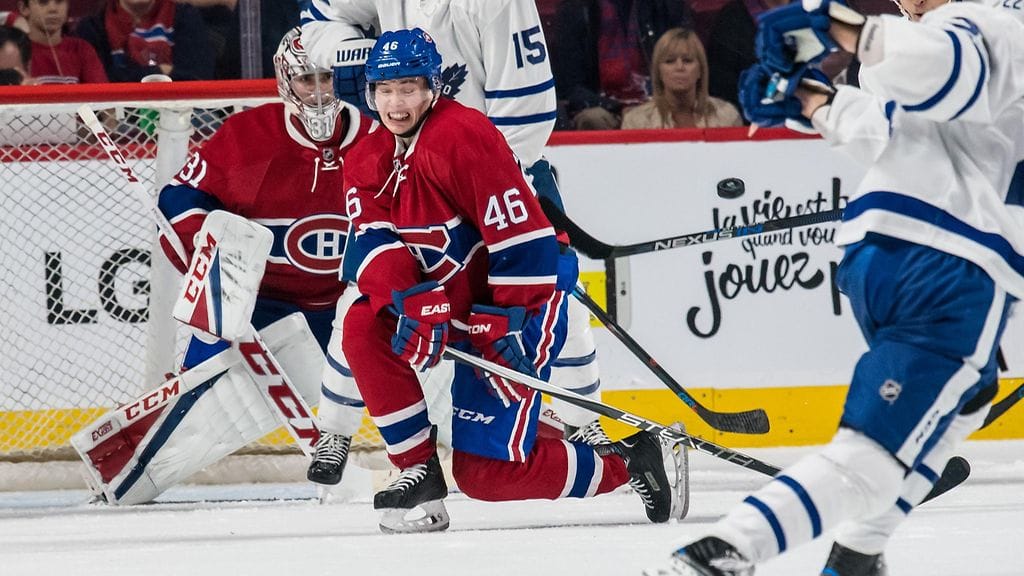 Artturi Lehkonen uskaltaa laittaa myös kroppaansa likoon. Tässä pysähtyy Toronton Nikita Zaitsevin laukaus.