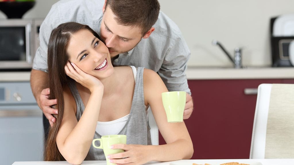 Aamu on täydellistä aikaa ottaa puoliso huomioon ja osoittaa rakkautta häntä kohtaan.