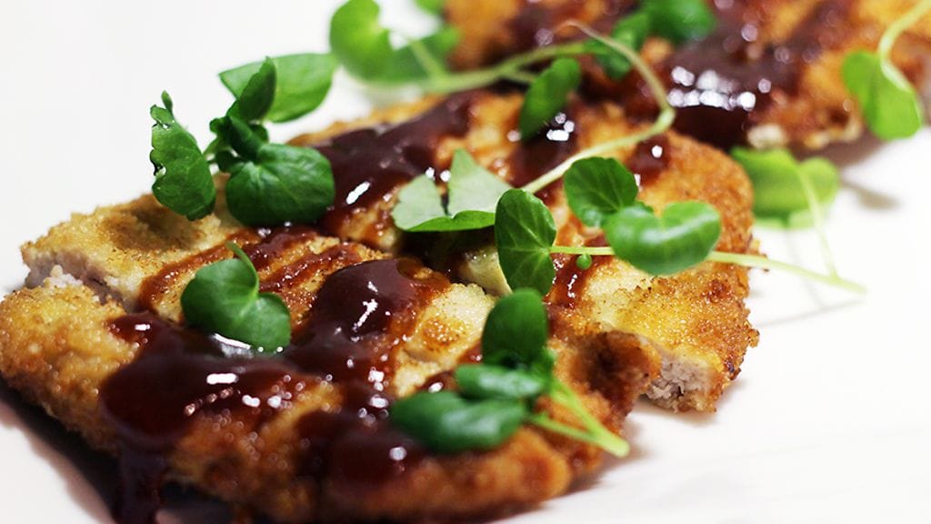 Tonkatsu on perinteinen, japanilainen herkku.