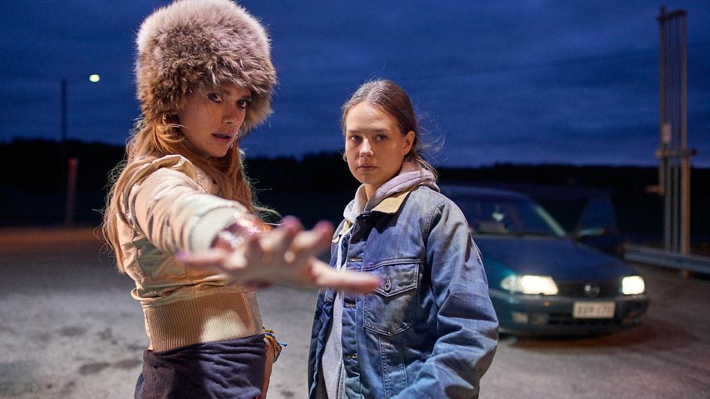 Krista Kosonen ja Sonja Kuittinen Miami-elokuvan kuvauksissa.