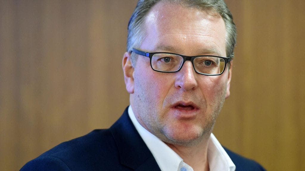 Paperiliiton puheenjohtaja Petri Vanhala teollisuuden työnantaja- ja työntekijäliittojen järjestämässä tiedotustilaisuudessa Helsingissä 19. tammikuuta 2015.