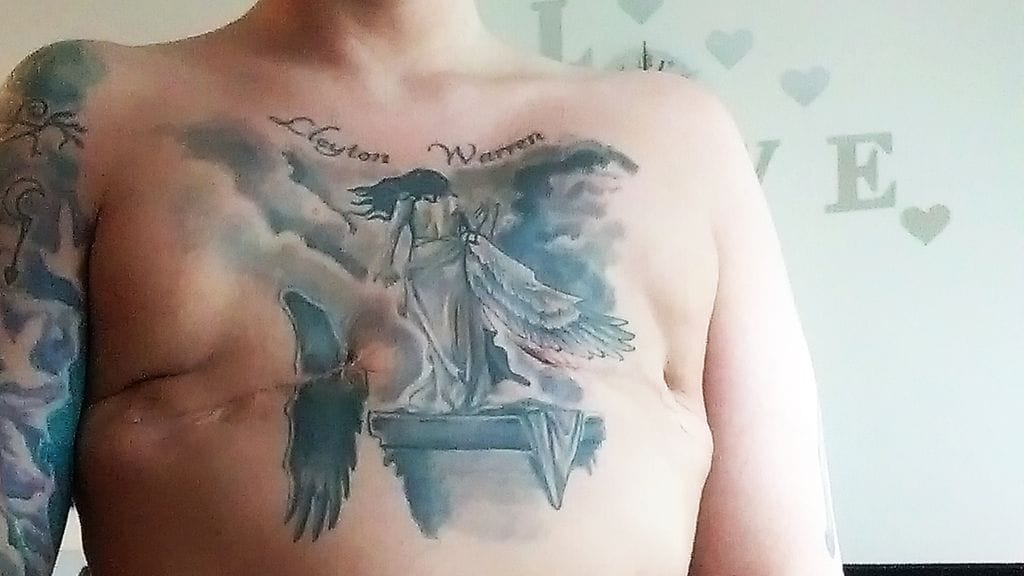 Englantilainen Stephanie Boyce, 31, hankki myös rintatatuoinnin selvittyään syövästä.