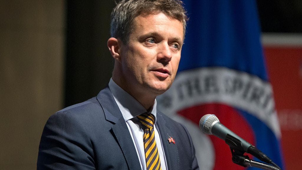 Prinssi Frederik saapuu Suomeen.