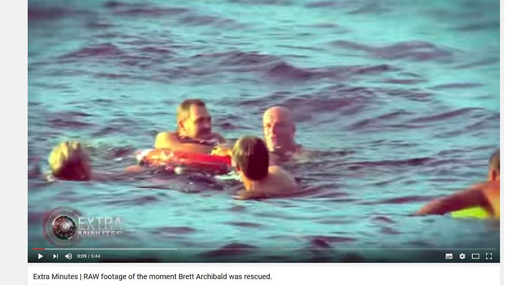 Brett Archibald pelastettiin merestä 28 tunnin jälkeen. Kuvakaappaus Youtube-videolta.