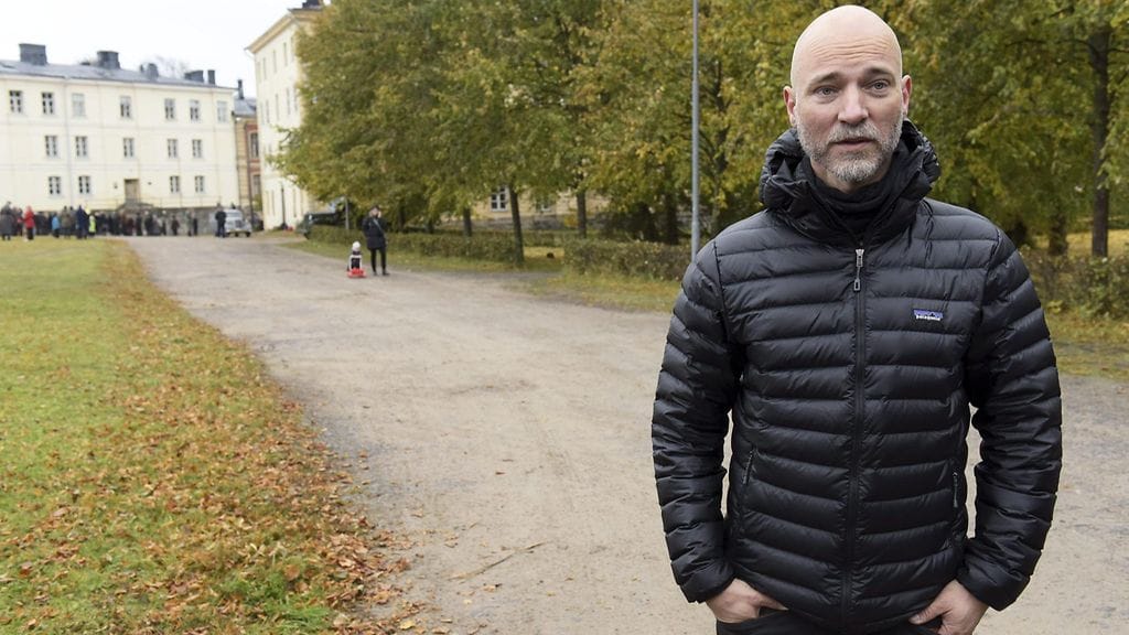 Ohjaaja Aku Louhimies haastattelussa Tuntematon sotilas -elokuvan kuvauksissa