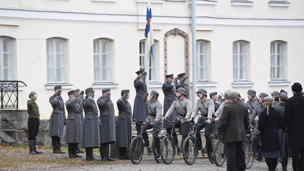 Tuntematon sotilas -elokuvan kuvaukset Suomenlinnassa Helsingissä 15. lokakuuta 2016. Suomenlinnassa kuvattiin Äänislinnan paraati -kohtausta 2