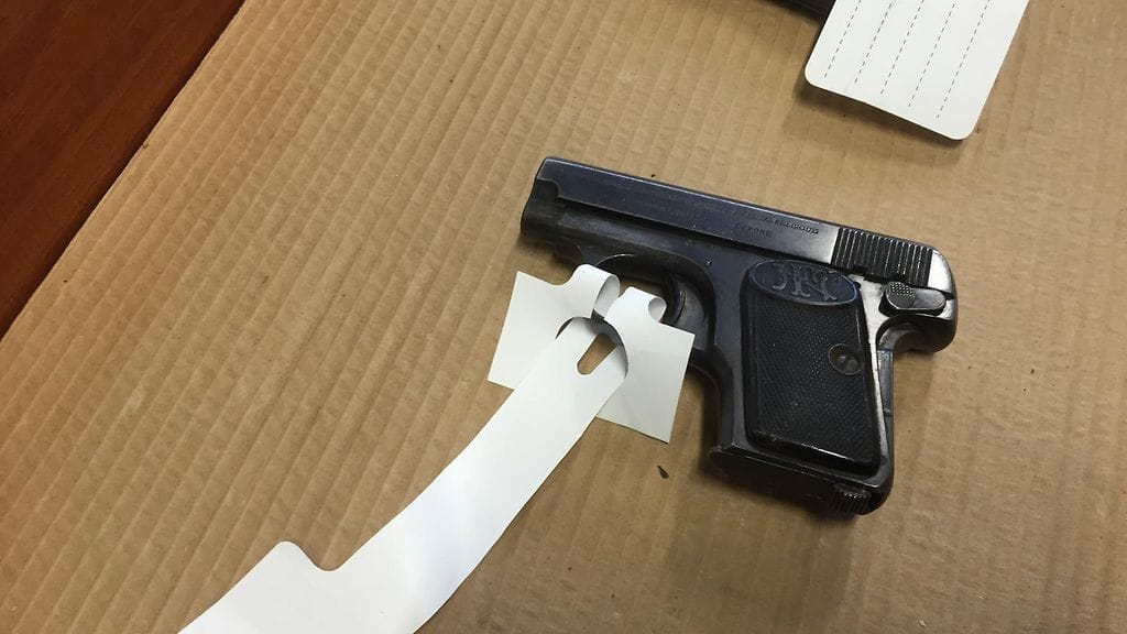 Asehuutokauppa-taskuase