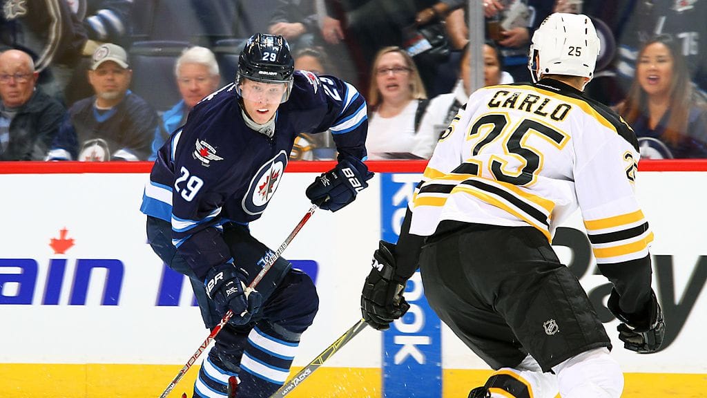 Patrik Laine pysähtyi pelissä Tuukka Raskin lisäksi myös Brandon Carloon.