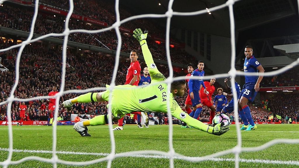 David de Gea venyi pari kertaa pallon tielle näyttävästi