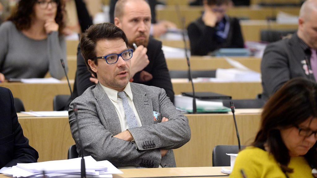 Vihreiden puheenjohtaja Ville Niinistö eduskunnan täysistunnossa Helsingissä 18. lokakuuta 2016.