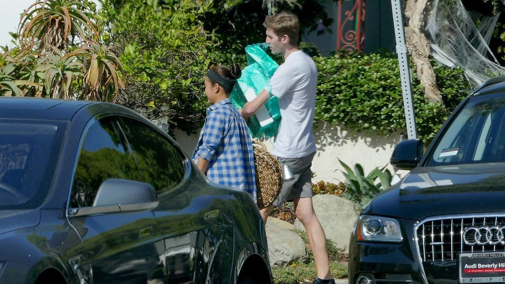 Tobey muuttamassa poikamieboksiin Los Angelesissa