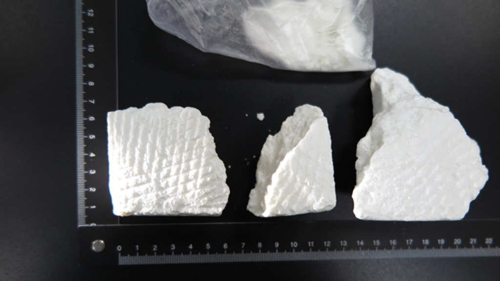 Poliisin julkaisema kuva takavarikoiduista huumeista.